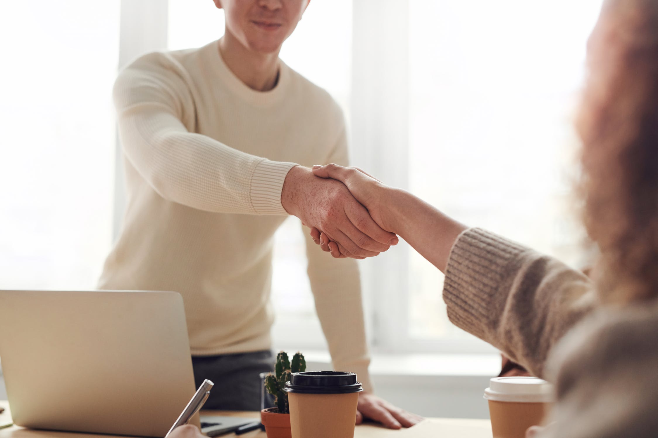 how to find the right seo firm handshake